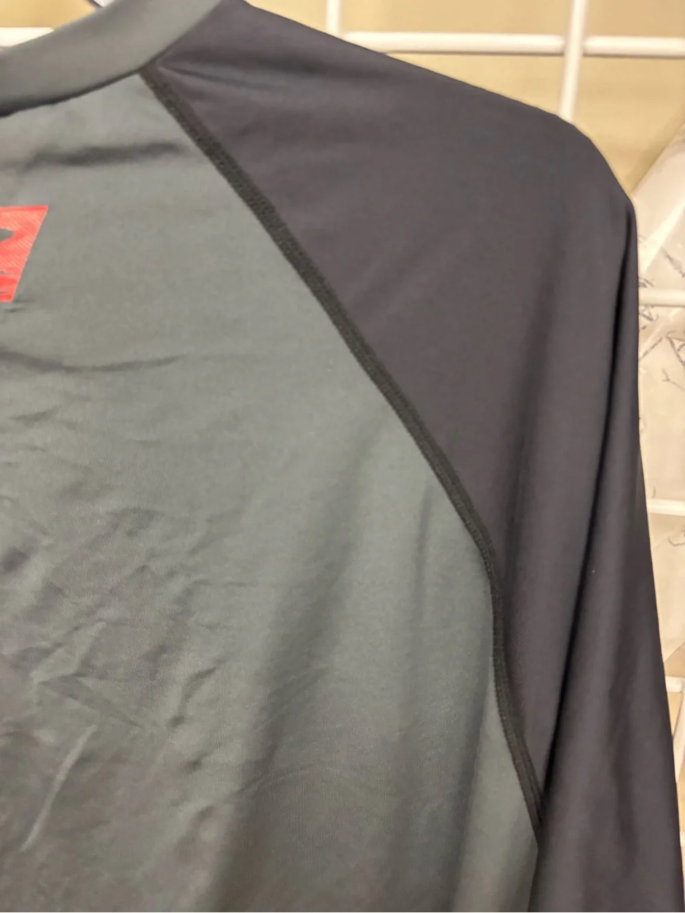 O’Neill Men’s 3XL 24/7 Sun Tee Rash Guard Shirt UPF 50+ Gray Red NWOT
